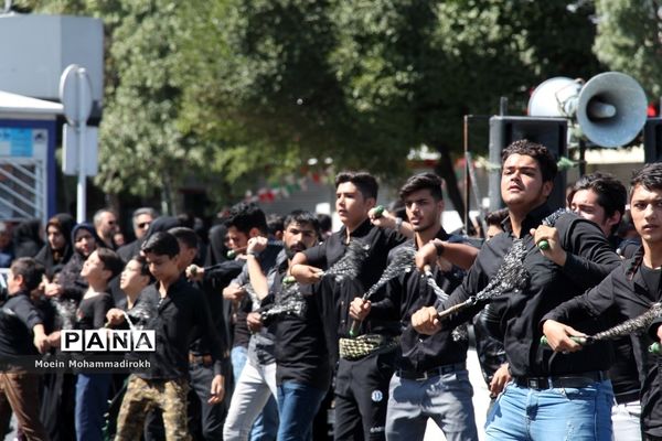 مراسم عزاداری روز عاشورا در مشهد مقدس