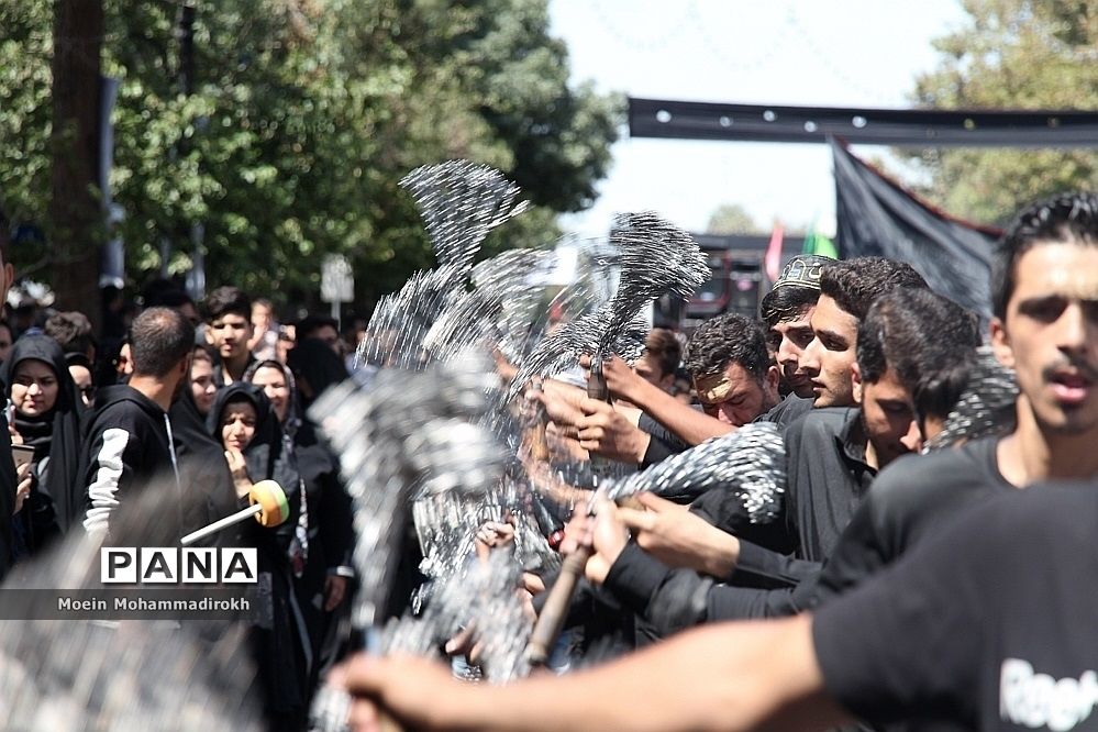 مراسم عزاداری روز عاشورا در مشهد مقدس
