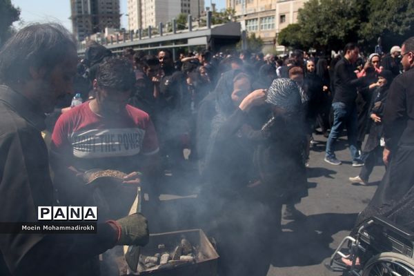 مراسم عزاداری روز عاشورا در مشهد مقدس