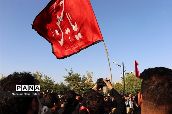 خیمه ها سوخته، علم بی علمدار و نینوا خونین شد