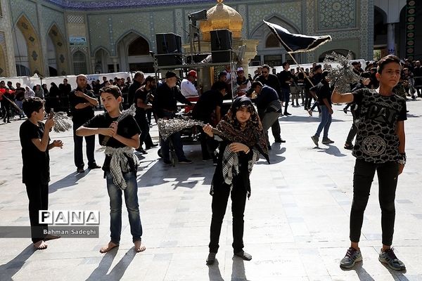 مراسم عزاداری و نماز ظهر عاشورا در حرم حضرت عبدالعظیم