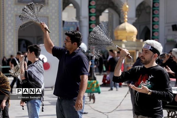 مراسم عزاداری و نماز ظهر عاشورا در حرم حضرت عبدالعظیم