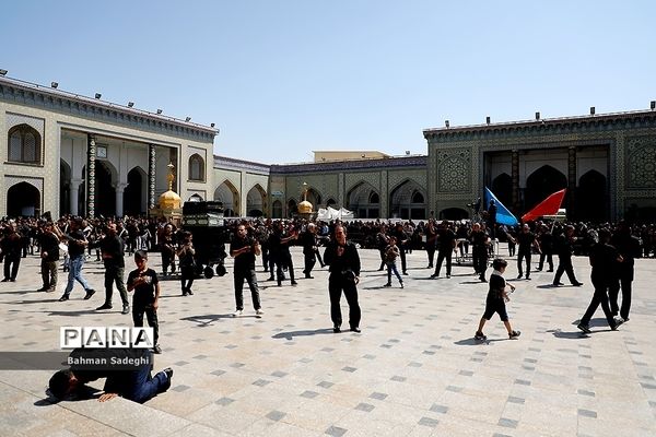 مراسم عزاداری و نماز ظهر عاشورا در حرم حضرت عبدالعظیم