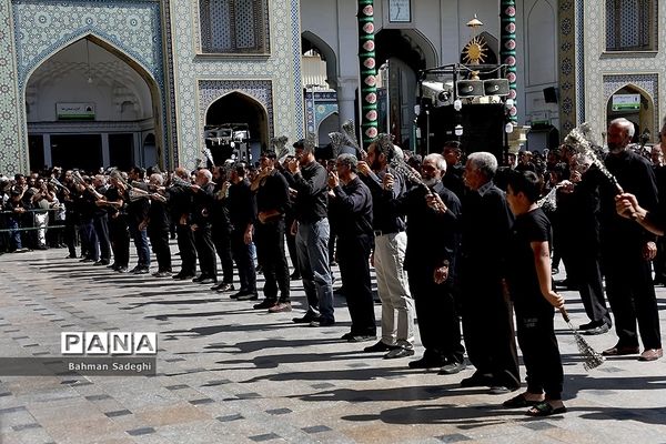 مراسم عزاداری و نماز ظهر عاشورا در حرم حضرت عبدالعظیم