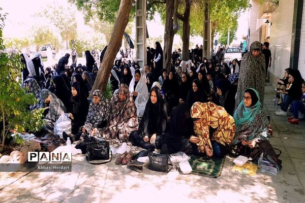 نماز ظهر روز عاشورا در محله بهمنی بوشهر