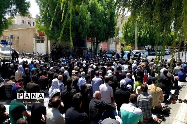 نماز ظهر روز عاشورا در محله بهمنی بوشهر