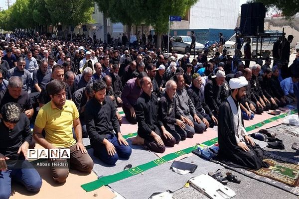 نماز ظهر روز عاشورا در محله بهمنی بوشهر