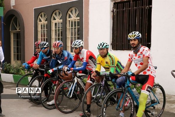 رکاب‌زنی دوچرخه‌سواران بسیجی مازندران به سمت مشهد