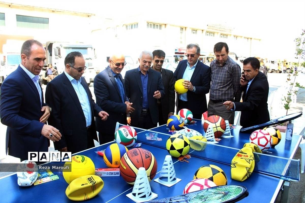 اعزام کاروان تجهیزات و وسایل ورزشی به مناطق ۲۴گانه آموزش و پرورش استان