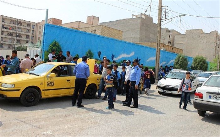 مدیرعامل سازمان حمل و نقل و ترافیک شهرداری تبریز: خودروهای سرویس در داخل مدارس توقف کنند