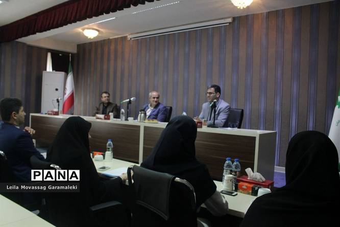 دیدار و گفتوگوی نمایندگان نهمین دوره مجلس دانشآموزی با مدیرکل آموزش و پرورش آذربایجان شرقی