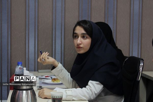 دیدار و گفت‌وگوی نمایندگان نهمین دوره مجلس دانش‌آموزی با مدیرکل آموزش و پرورش آذربایجان شرقی
