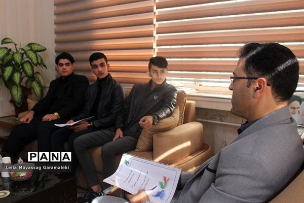 دیدار و گفت‌وگوی نمایندگان نهمین دوره مجلس دانش‌آموزی با مدیرکل آموزش و پرورش آذربایجان شرقی