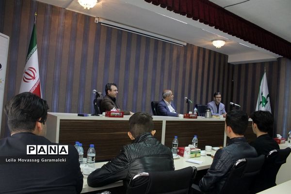 دیدار و گفت‌وگوی نمایندگان نهمین دوره مجلس دانش‌آموزی با مدیرکل آموزش و پرورش آذربایجان شرقی