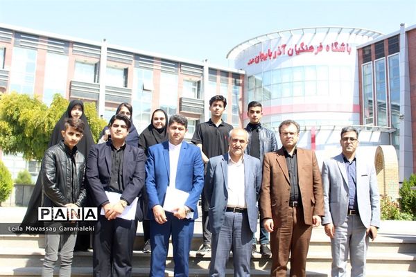 دیدار و گفت‌وگوی نمایندگان نهمین دوره مجلس دانش‌آموزی با مدیرکل آموزش و پرورش آذربایجان شرقی