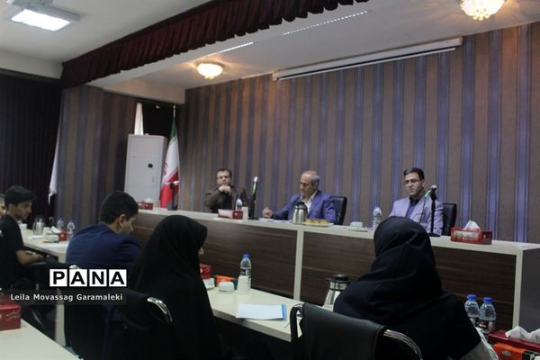 دیدار و گفت‌وگوی نمایندگان نهمین دوره مجلس دانش‌آموزی با مدیرکل آموزش و پرورش آذربایجان شرقی