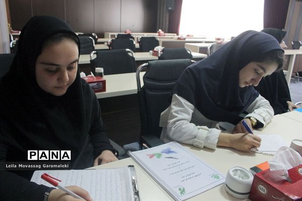 دیدار و گفت‌وگوی نمایندگان نهمین دوره مجلس دانش‌آموزی با مدیرکل آموزش و پرورش آذربایجان شرقی