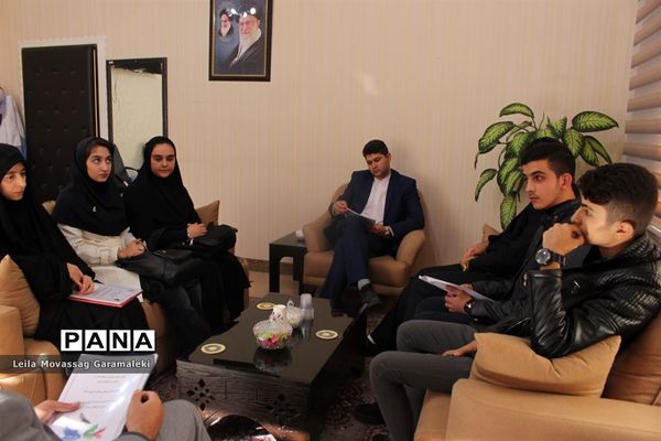 دیدار و گفت‌وگوی نمایندگان نهمین دوره مجلس دانش‌آموزی با مدیرکل آموزش و پرورش آذربایجان شرقی