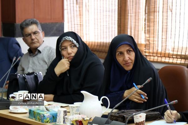 جلسه توجیهی سامانه شبکه  توزیع مواد غذایی مجاز در بوفه‌های مدارس