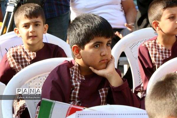 نواختن زنگ شکوفه ها در منطقه 19 تهران