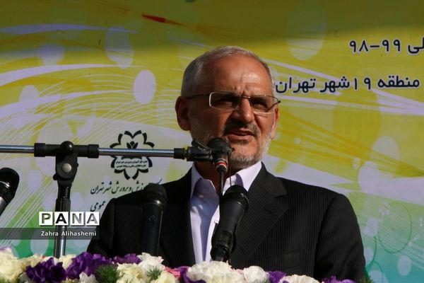 نواختن زنگ شکوفه ها در منطقه 19 تهران