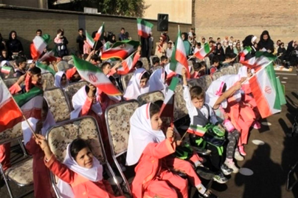 جشن شکوفه ها در مدارس ابتدایی کردستان بر گزار شد