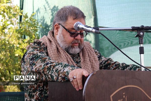رژه نیروهای مسلح در یزد