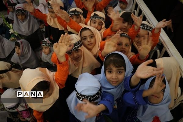 جشن شکوفه ها با حضور کلاس اولی ها در حرم مطهر امام هشتم (ع)