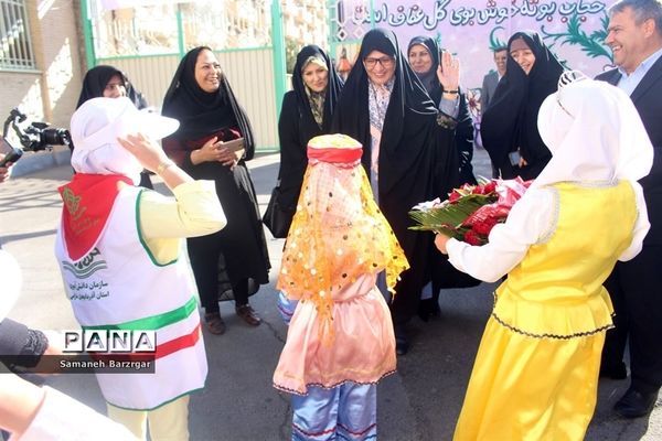 مراسم جشن شکوفه‌ها و غنچه‌ها در تبریز