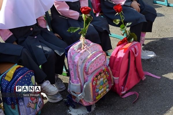 جشن شکوفه‌ها در مدارس شهریار