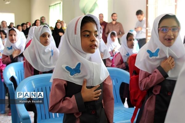 جشن  شکوفه‌ها  در دبستان محدثه شهرستان بیرجند