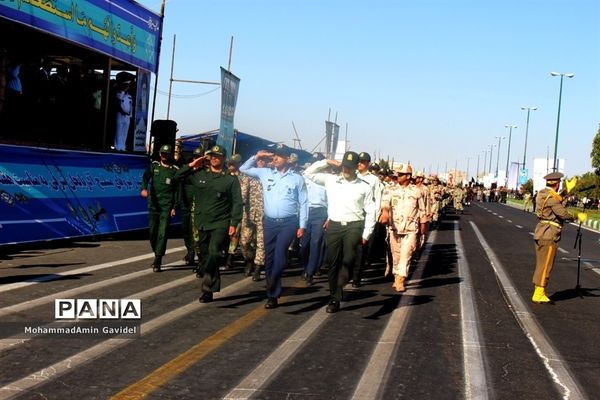 رژه نیروهای مسلح در تبریز به مناسبت هفته دفاع مقدس