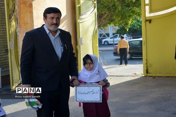 نواختن زنگ شکوفه‌ها در بوشهر