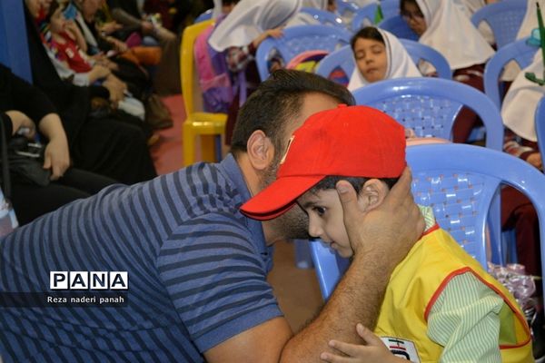 نواختن زنگ شکوفه‌ها در بوشهر
