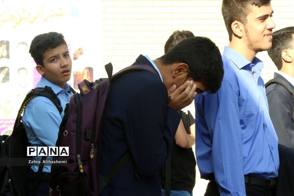 نواخته شدن زنگ سال تحصیلی جدید در دبیرستان شهید مفتح