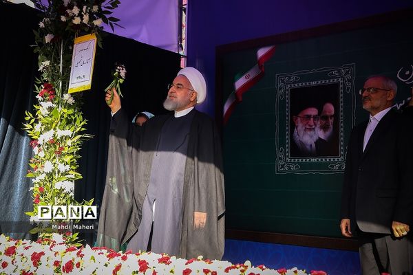 زنگ آغاز سال تحصیلی ۹۸ با حضور رئیس جمهوری