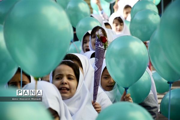 نواخته شدن زنگ مهر در دبستان ناموس تبریز