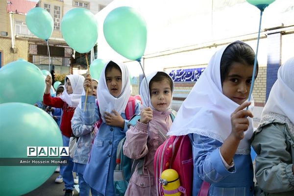نواخته شدن زنگ مهر در دبستان ناموس تبریز