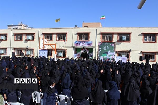 نواختن زنگ مهر ومقاومت در دبیرستان دخترانه حضرت زینب(س) شهرستان بیرجند