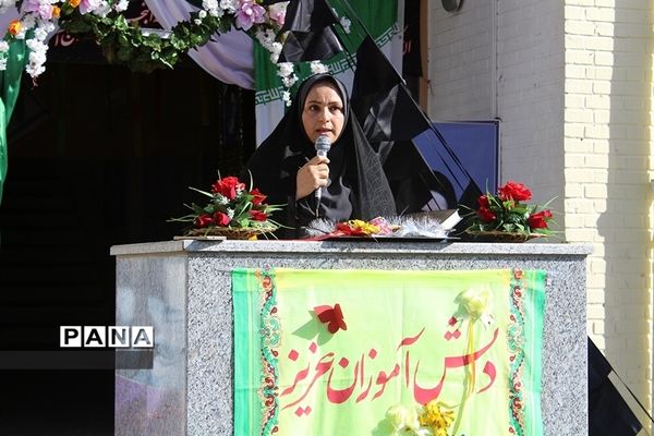 نواختن زنگ مهر ومقاومت در دبیرستان دخترانه حضرت زینب(س) شهرستان بیرجند