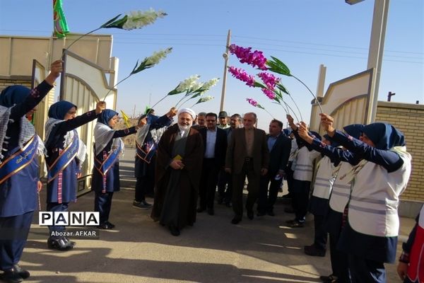 زنگ مهر و مقاومت درهنرستان دخترانه شهیدمحمود فقیهی  شهرستان درمیان