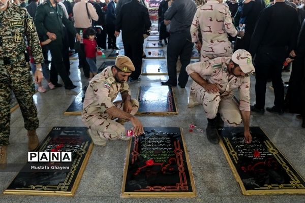 آیین غبارروبی گلزار شهدا به مناسبت سالروز شکست حصر آبادان