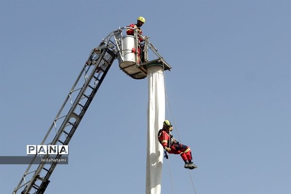 مانور و عملیات امداد و نجات با بالگرد در تبریز