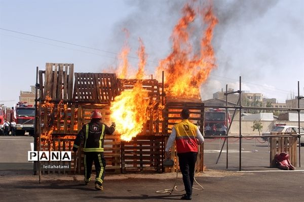 مانور و عملیات امداد و نجات با بالگرد در تبریز