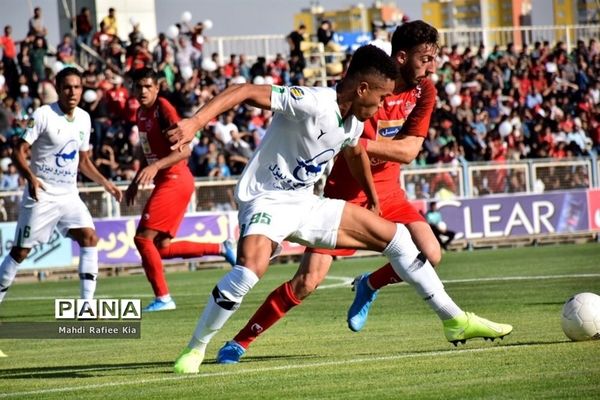 دیدار تیم‌های فوتبال ماشین سازی تبریز و پرسپولیس