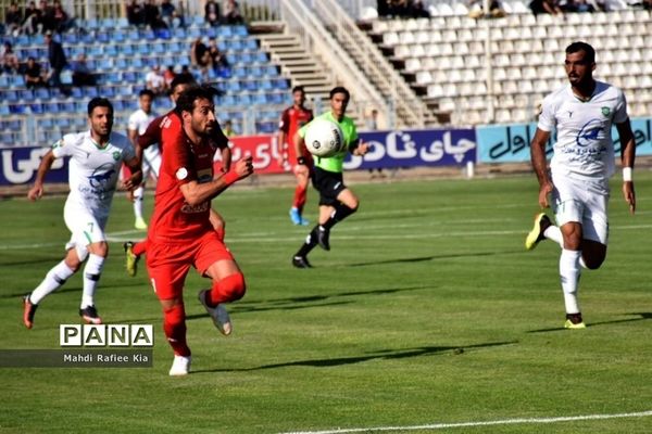 دیدار تیم‌های فوتبال ماشین سازی تبریز و پرسپولیس