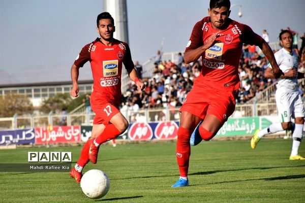 دیدار تیم‌های فوتبال ماشین سازی تبریز و پرسپولیس