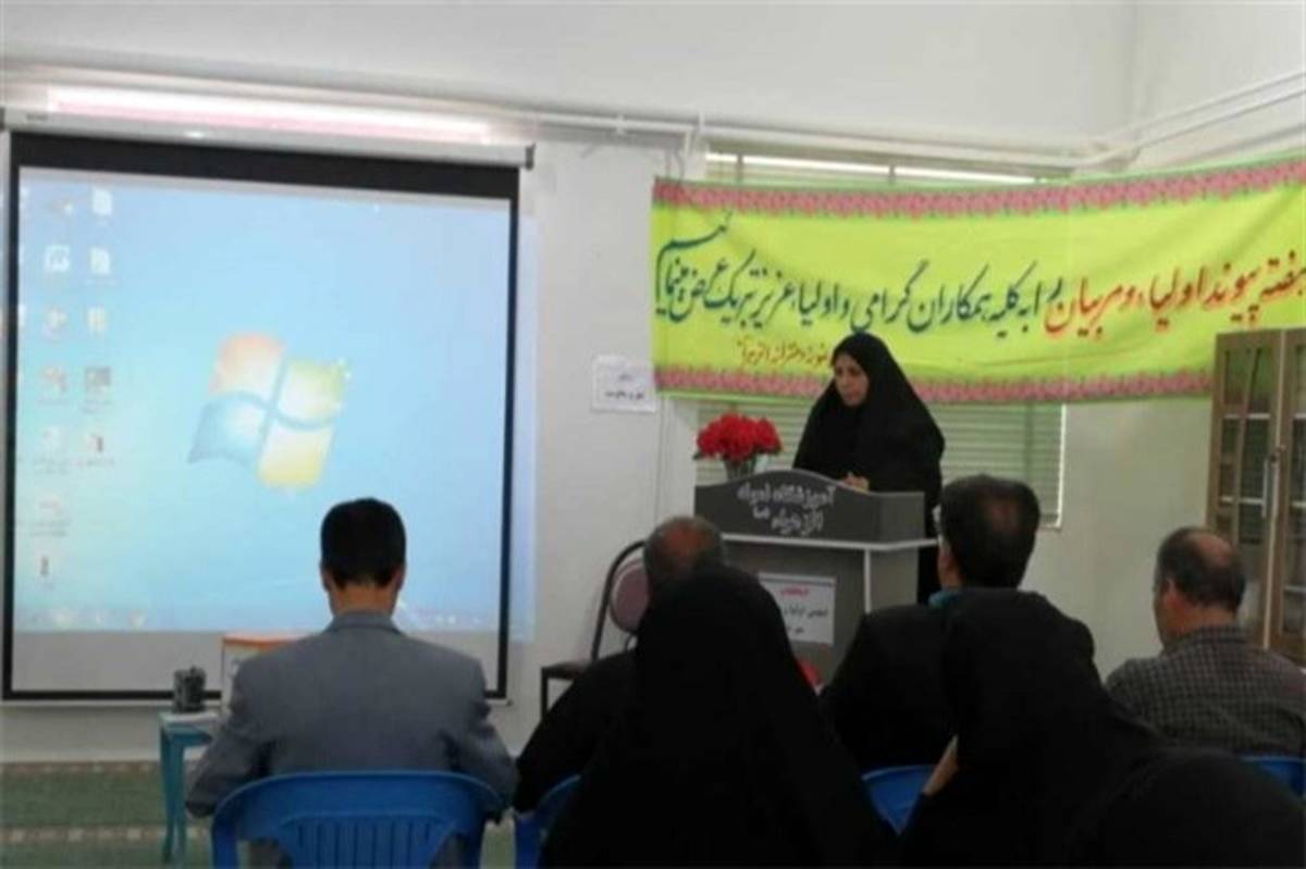 انتخابات انجمن اولیا ومربیان در مدارس ابرکوه برگزارشد.