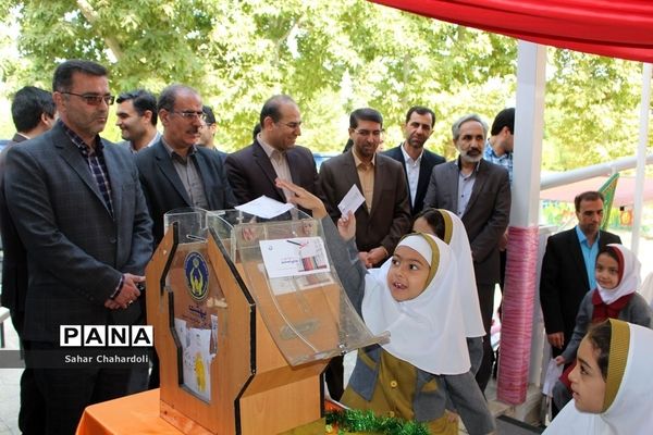 جشن عاطفه‌ها در دبستان راه نور همدان