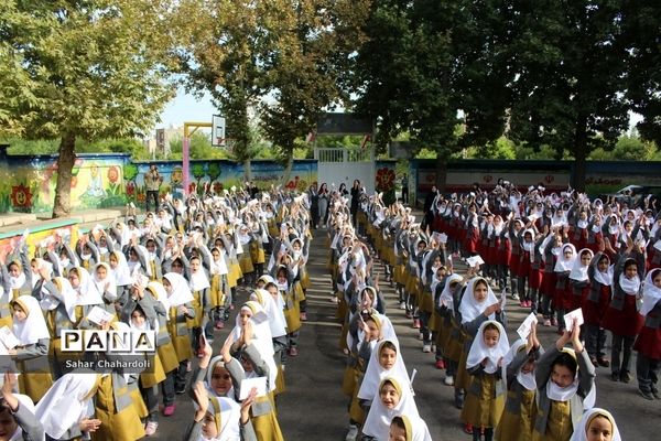 جشن عاطفه‌ها در دبستان راه نور همدان